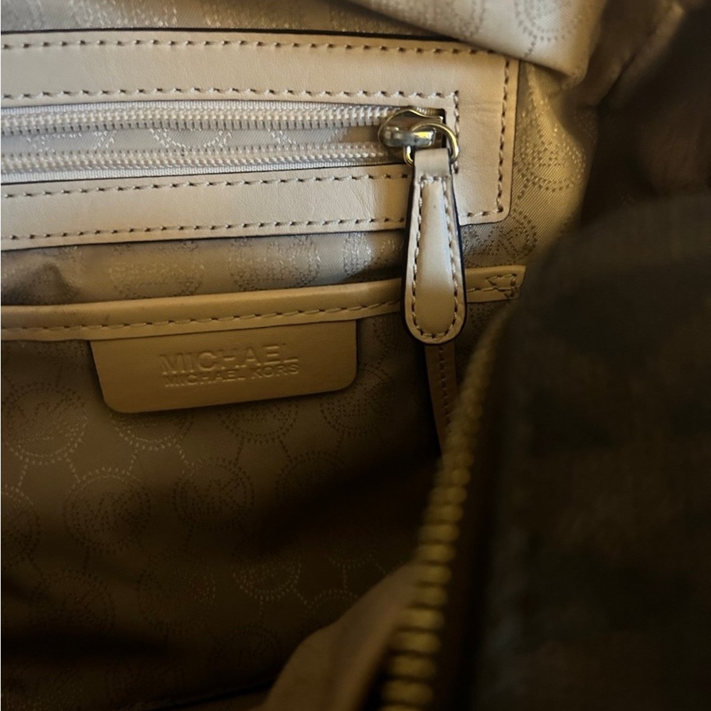 💛 Michael Kors Signature “Grayson” Shoulder Bag - Picture 3 of 9